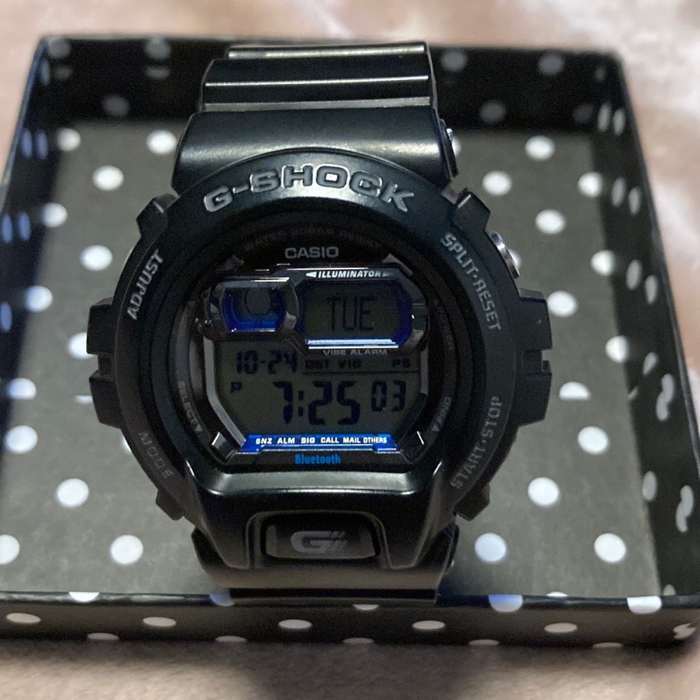 Black G Shock bluetooth watch compatible ti connect to any Cellphone device.